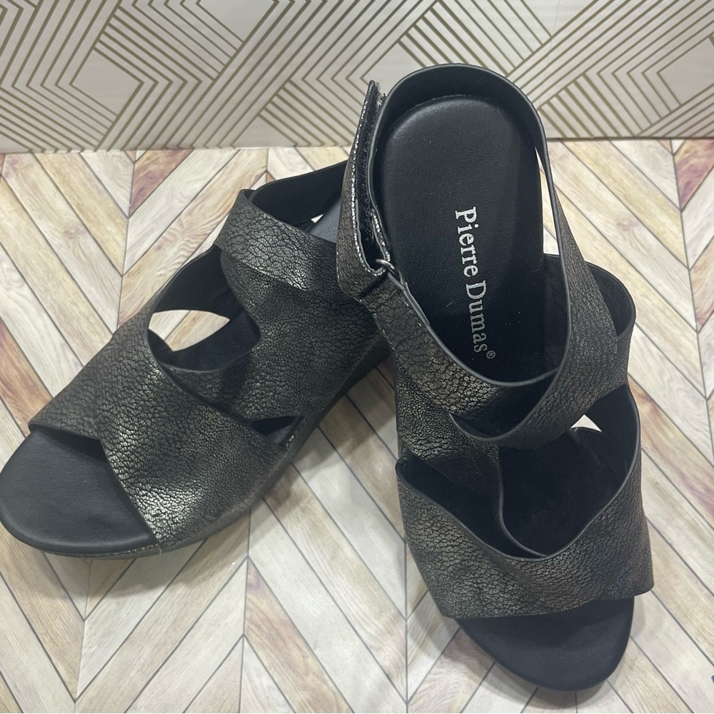 Like NEW PIERRE DUMAS‎ natural 15 wedge sandal in pewter 7 1/2 C1